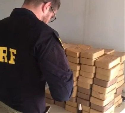 PRF apreende 211 kg de pasta base e cloridrato de cocaína em Miranda